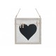Tabla neagra in forma de inima, pe placa din lemn, patrata, cu agatatoare, dimensiune 25x25 cm
