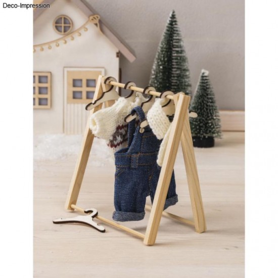 Suport lemn mini pentru haine ,11,5 x 12 cm, +5 umerașe, Rayher , natur Suport lemn mini pentru haine ,11,5 x 12 cm, +5 umerașe, Rayher , natur