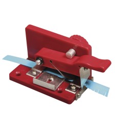 Dispozitiv Rayher pentru quilling, franjureaza hartia, intre 6 si 9 mm, se pot realiza flori deosebit de frumoase Dispozitiv Rayher pentru quilling, franjureaza hartia, intre 6 si 9 mm, se pot realiza flori deosebit de frumoase