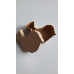 Cutiuta in forma de pasare, din papier mache, dimensiune 9x7x3,5 cm Cutiuta in forma de pasare, din papier mache, dimensiune 9x7x3,5 cm